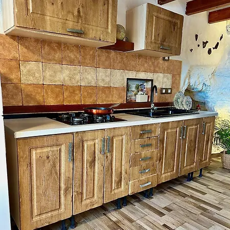 Апартаменты Seafront House In Tufia
