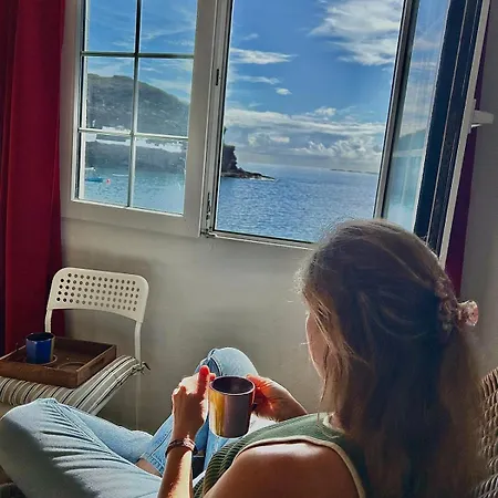 Seafront House In Tufia *