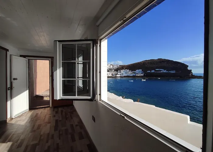 Seafront House In Tufia דירה *